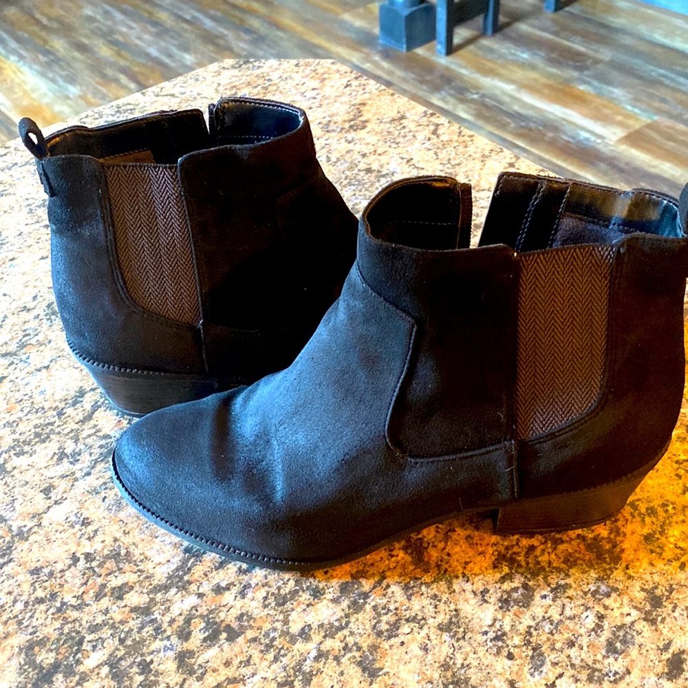 little to loose for 8.5
Perfect with thick socks 
I just need more arch support